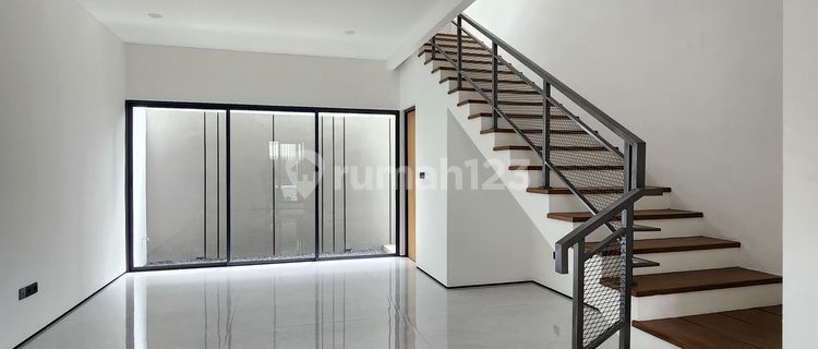 For Sale Beautiful Well-Maintained House in Sekelimus Buahbatu Bandung 1