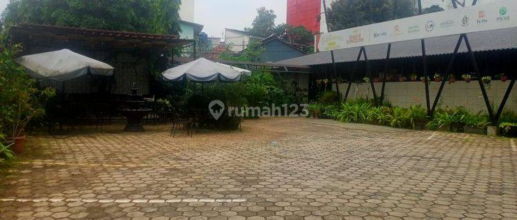 Di Jual cepat Bangunan Bekas FoodCord plus Tempat Parkir Luas 1