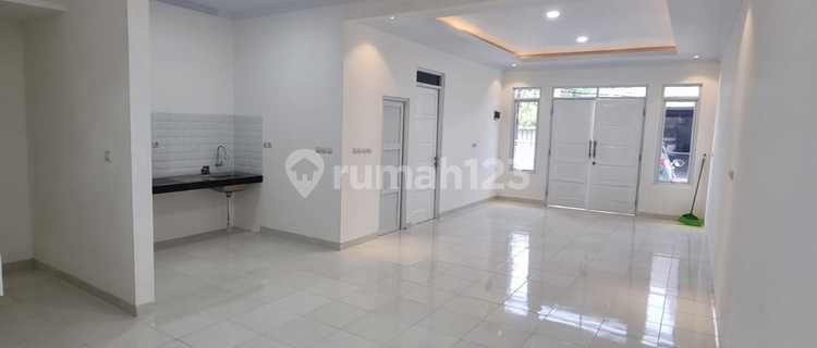 2-Story Semi-Furnished House in Pegangsaan Dua KG, North Jakarta 1