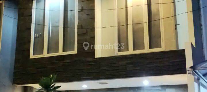 Rumah 3 Lantai Siap Huni & Strategis Di Taman Palem Lestari 1