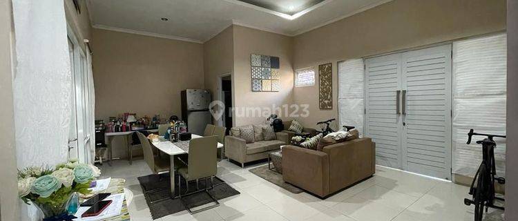 DIJUAL RUMAH MEWAH
POSISI HOOK 
Hanya 8 menit Stasiun LRT Jatibening 1