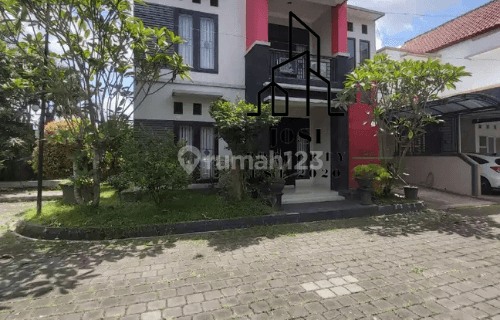 Rumah 2 Lantai Bagus di Solo Baru, Surakarta 1