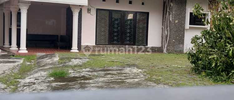 Spacious Residence in the City Center of Solo 1