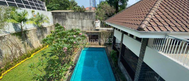 Disewakan Rumah 2lt Bagus Dan Ada Kolam Renang di Menteng 1