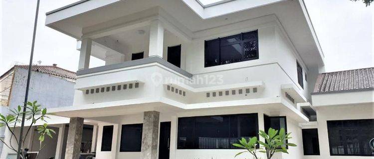 Disewakan Rumah Vintage Siap Huni Berlokasi di Menteng 1