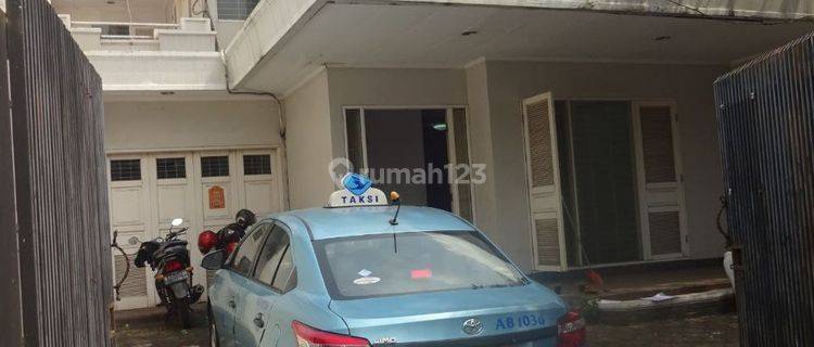 Disewakan Rumah 2lt Bagus Dan Terawat di Menteng 1