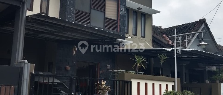 Comfortable Ready-to-Occupy House in Jati Indah Raya, Pedalangan, Banyumanik 1