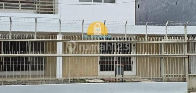 Spacious Exclusive Ready-to-Live House on Jalan Seroja, Central Semarang 1