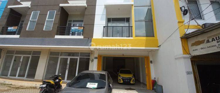 Ruko 2 lantai siap pakai di lokasi ramai 1