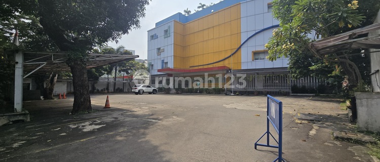 Dijual/Sewa Gedung di Pinggir Jalan Soepomo Strategis (Jp) 1