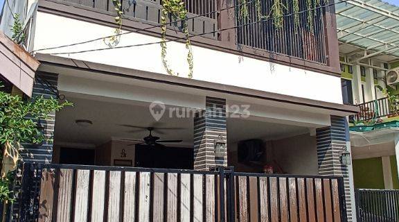 Dijual Rumah Semi Furnished di Kemang Pratama, Bekasi 1