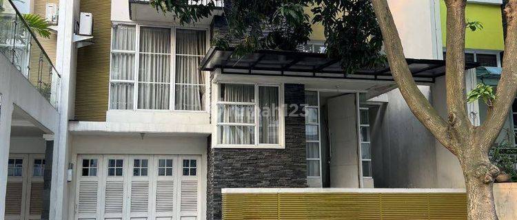 Dijual Cepat Rumah 2 Lantai di Grand Wisata, Bekasi 1