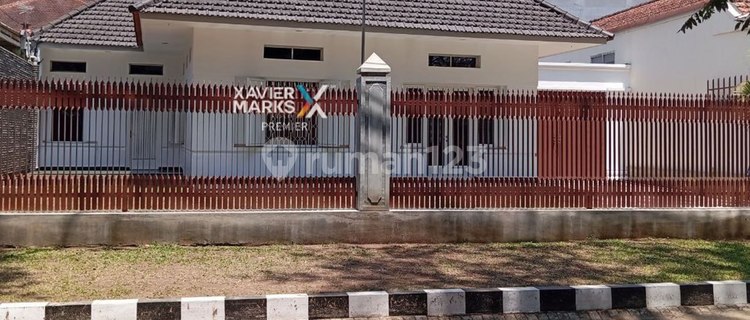 Mountain Road House Malang Near Ijen Boulevard 1