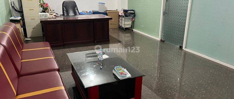 DIJUAL CEPAT GEDUNG KANTOR 3 LANTAI VETERAN SELATAN UKURAN 18X40 SHM 1