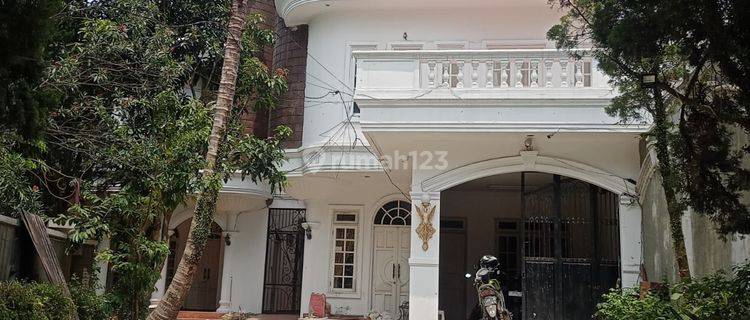 Rumah Lux Bagus Semi Furnished di Sayap Pasteur, Bandung 1