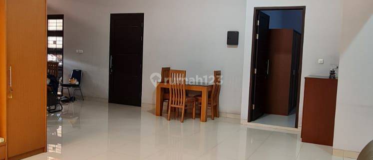 Rumah Semi Furnished di Taman Holis Indah 2 Bandung 1