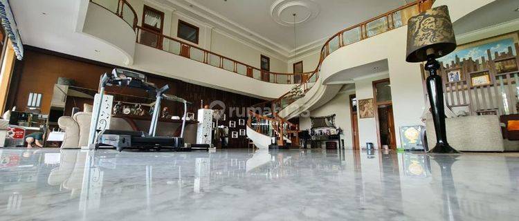 Rumah Bagus Furnished SHM di Mainroad Setiabudi, Bandung 1