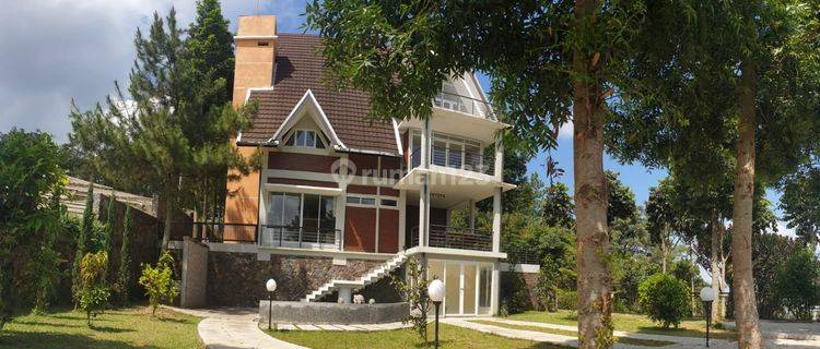 Villa Cantik Full Furnished di Maribaya Lembang 1