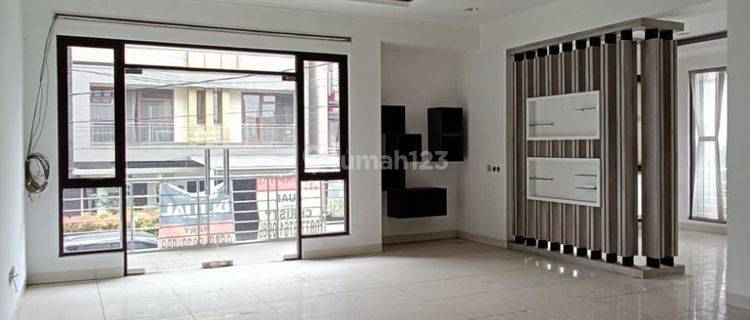 Rumah Bagus Semi Furnished di Sudirman Townhouse, Bandung 1