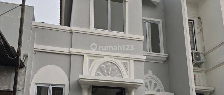 Rumah Cantik 2 Lantai Siap Huni Di Legenda Wisata Cibubur 1