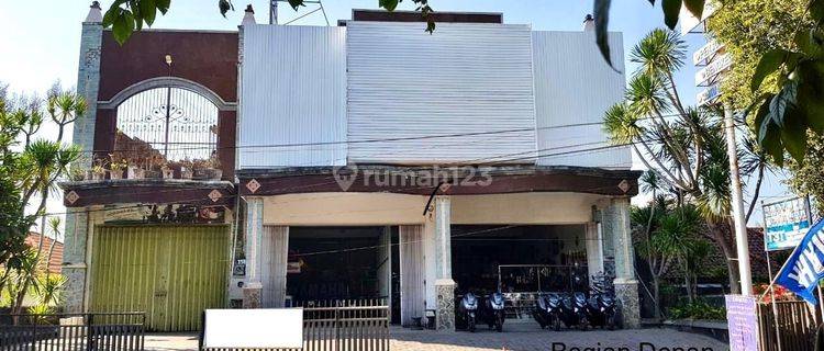 3 Storey Shop for sale on the edge of Jalan Raya Singaraja 1