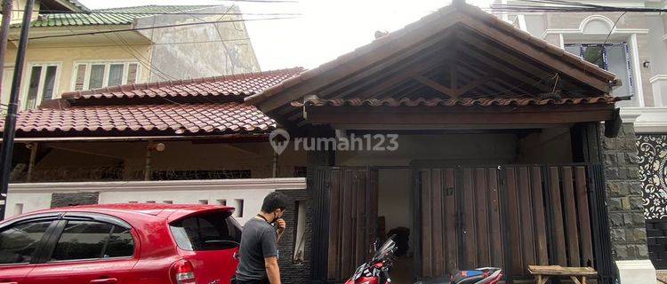 Rumah dengan 2 muka jalan, di Tebet Barat 7 1