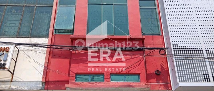 For rent: shop/office in a strategic location in Semarang 1