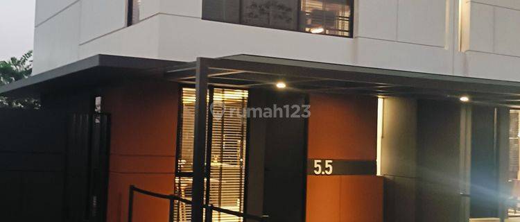 Rumah Dijual 2 Lantai Di Central Karawaci Baru, Shm 1