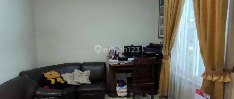 Rumah 2 Lantai Furnished Lokasi Strategis di Phg Chalcedony 1