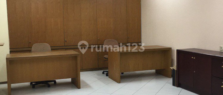 Disewakan Gedung 4 Lantai, Lokasi Strategis  1