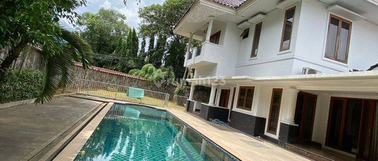 Disewakan RUmah Hunian Pool, Di Menteng  1