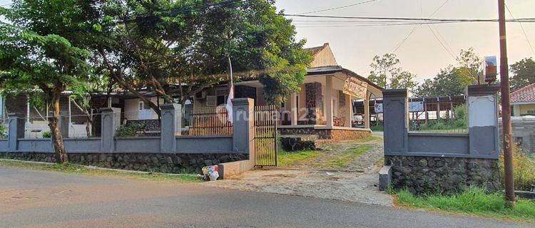 Rumah sangat cocok untuk usaha restoran terletak di mainroad  1