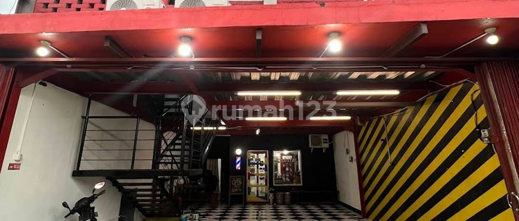 3-Story Boarding House for Sale on Jatingaleh Street, Banyumanik 1