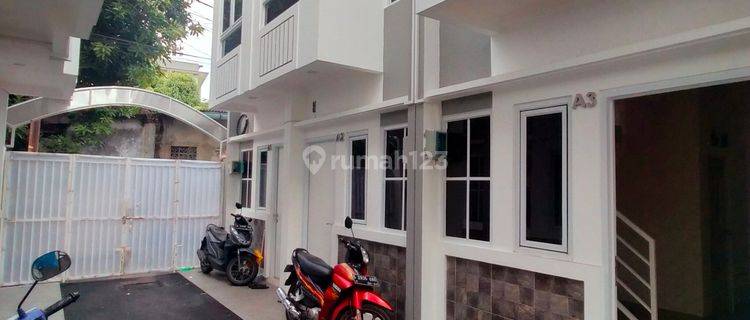 Rumah 2 Lantai Daerah Strategis Utan Kayu Bangunan Baru Jakarta Timur  1