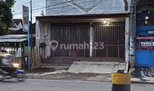 For Rent: Shop House on Tambakrejo Raya Street, Kraton, Surabaya 1