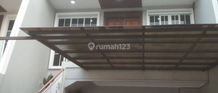 Dijual Rumah Desain Modern　3 Lantai Di Kalibata Selatan, Jaksel 1