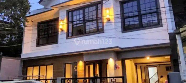 Dijual Rumah Design Modern American Colonial Dalam Komplek 1