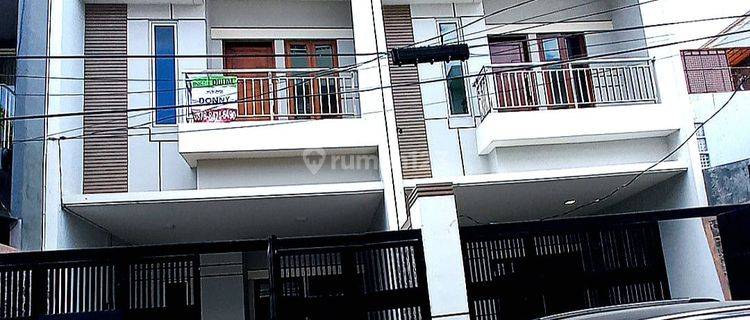 Rumah 3.5 Lantai Baru SHM di Jalan Makian , Jakarta Pusat 1