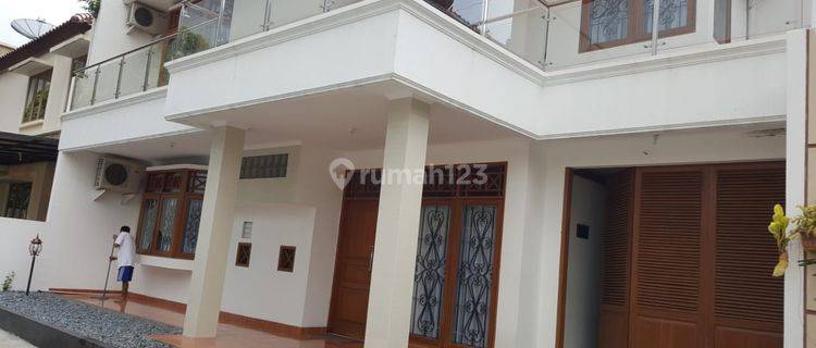 Rumah 2 Lantai Cantik Siap Huni di Mampang Prapatan, Jaksel  1