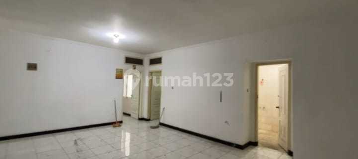 Rumah Nyaman 11 Kamar Tidur di Sayap Riau Bandung 1