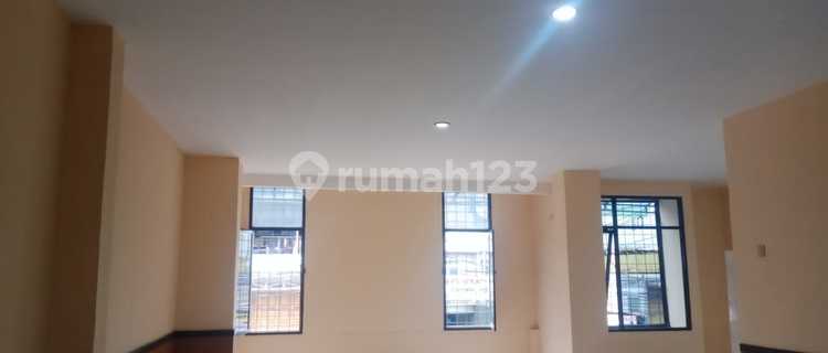 Strategic Ready-to-Use Shop House for Rent on Main Road Kopo Bandung 1