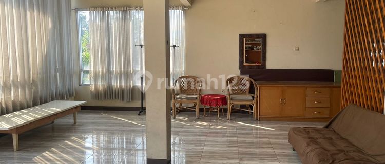 Affordable 3-Story Shop House, 130.0 M² Area, Semi-Furnished, Freehold Title in Cipadung 1