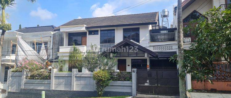 RUMAH SIAP HUNI DEKAT KE TOL PASTEUR SEMI FURNSIHED  1