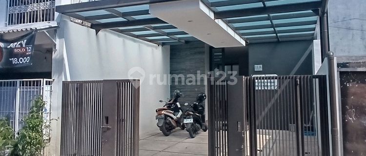 Rumah Baru 2 Lantai Modern Minimalis Dekat Batununggal  1