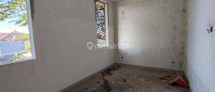 Rumah 2 Lantai Butuh Renovasi Unfurnished SHM di Renon, Denpasar 1