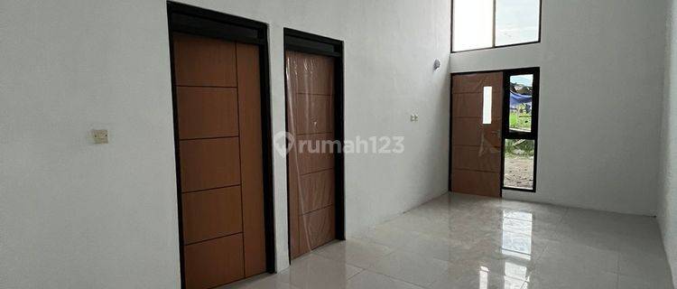 Rumah Terbaru Modern Model Scandinavian Pinggir Jalan Utama  1