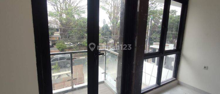 Rumah baru bergaya eropah 3 lantai di Jl. Raya rawasari jembatan serong percetakan negara jakarta pusat samping mall GPS 1