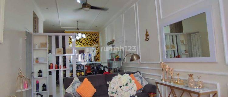 Rumah Cantik 2,5 Lantai Full Furnished Siap Huni di Graha Raya 1