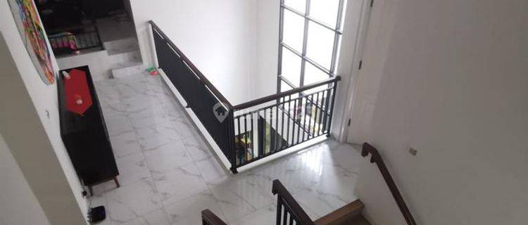 Dijual Muraaah Rumah 3 Lantai Dgn Rooftop 1