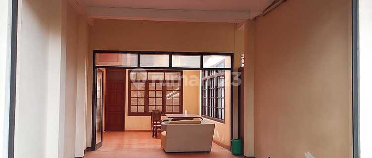 Affordable House with Commercial Garage Strategically Located on Dahlia Street, Riau, Bandung 1